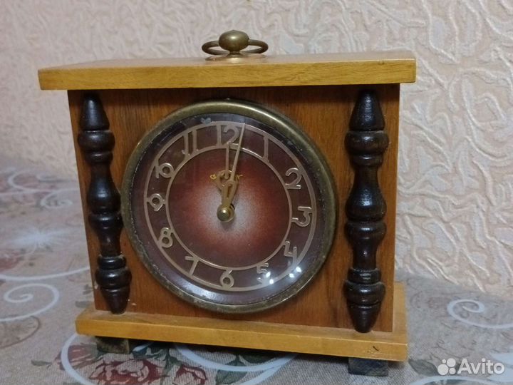 Настольные часы Маяк