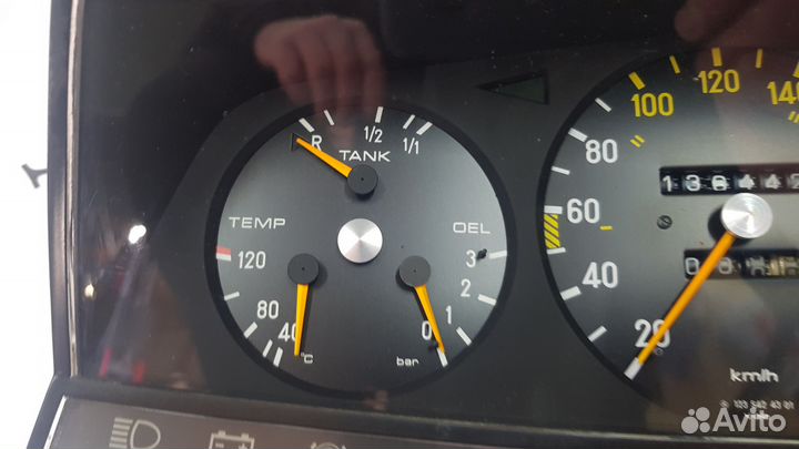 Приборная панель на Mercedes-Benz W123