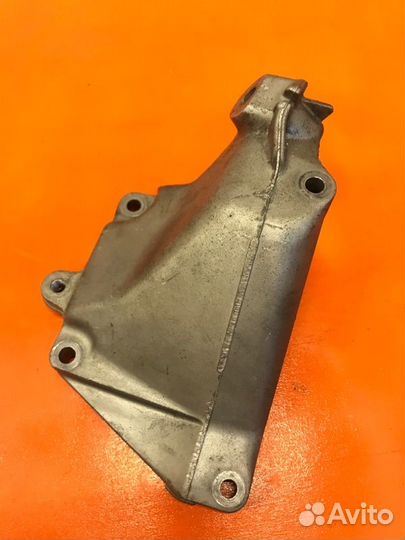 Крепление двигателя правое Mercedes Benz Gl550