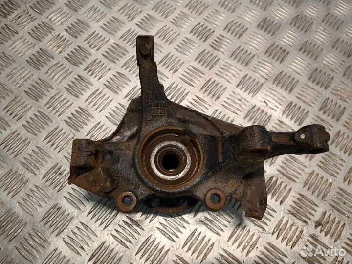 Кулак поворотный передний левый Opel Corsa D