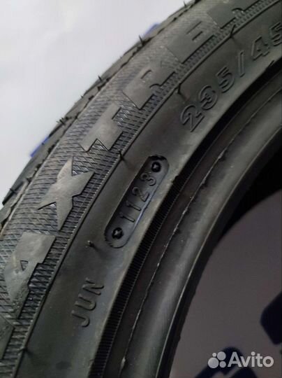 Maxtrek Maximus M1 235/45 R18 98W
