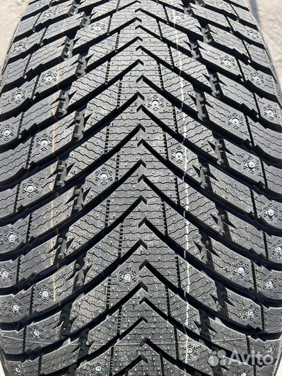 Grenlander Icedefensor Stud II 245/45 R18 96T