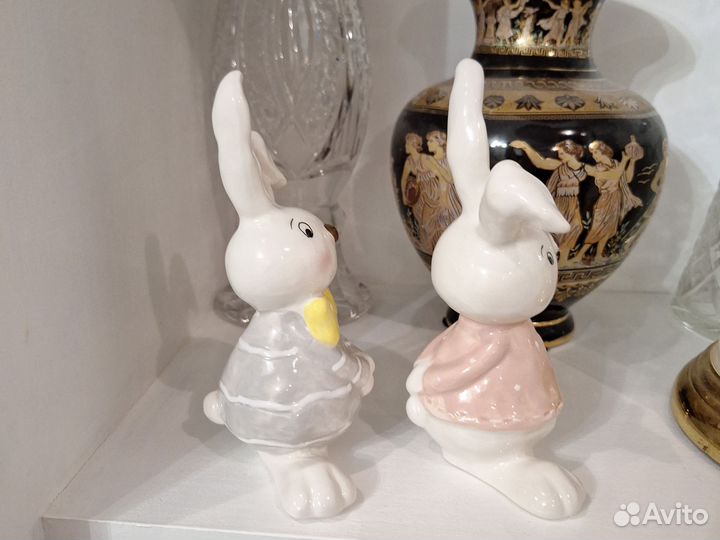 Фарфоровая пара кроликов