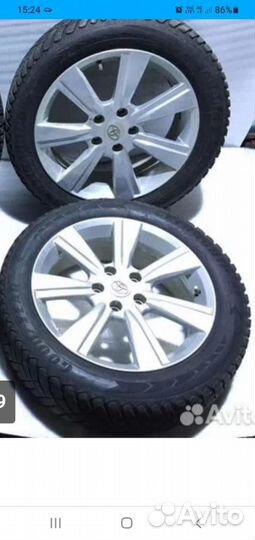 Goodyear UltraGrip 215/55 R17 102T