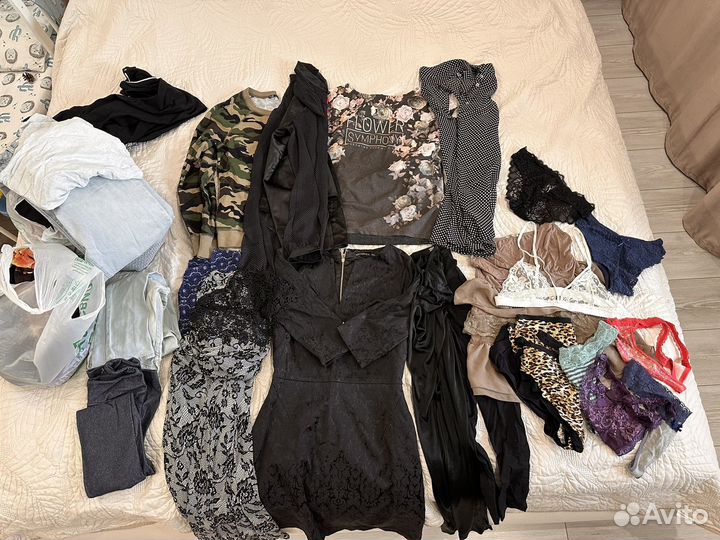Много вещей на девушку 44
