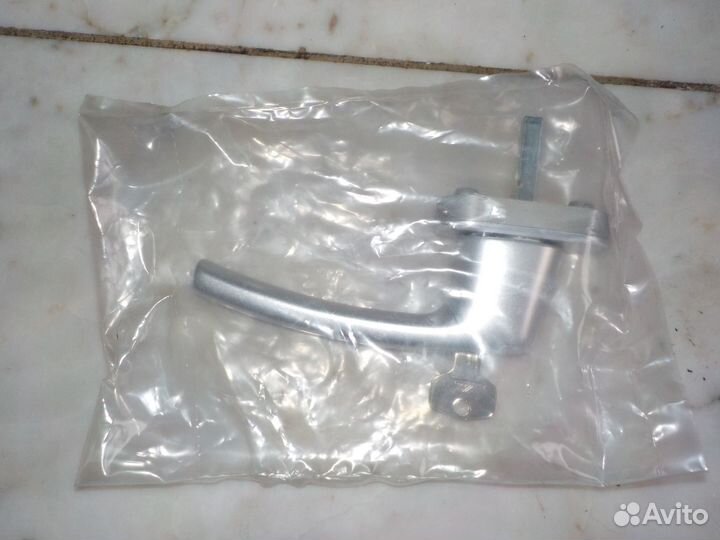 Ручка оконная с замком, серебро