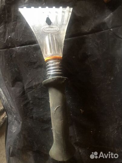 Скребок автомобильный Carrand