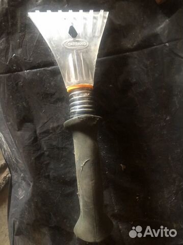 Скребок автомобильный Carrand