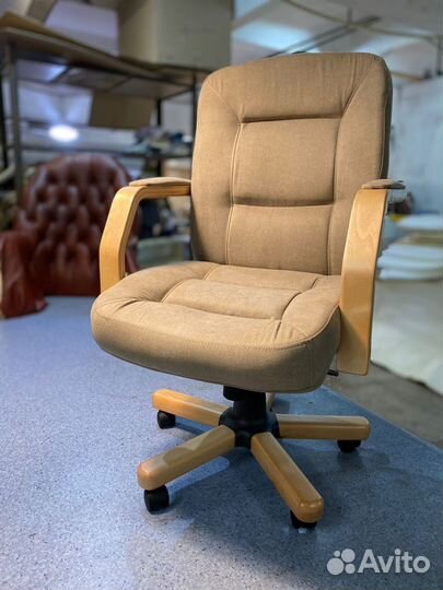 Офисное кресло