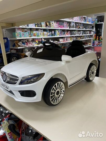 Электромобиль на пульте Mercedes