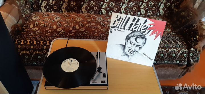 Проигрыватель винила Philips-104