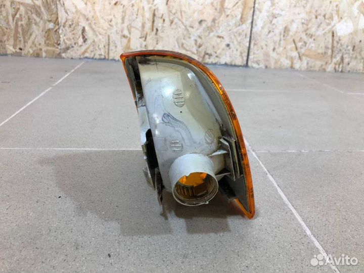 Указатель поворота левый желтый Audi 100 C4 1991-1