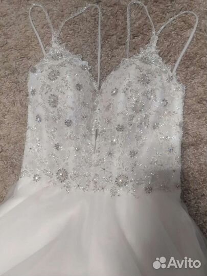 Свадебное платье со шлейфом