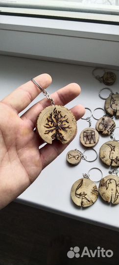Выжигание по дереву под заказ брелки подарки