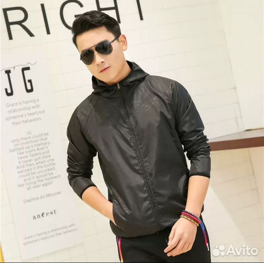 Ветровка с капюшоном лёгкая и компактная