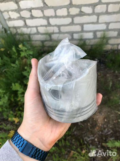 Поршня с кольцами для двигателя М102