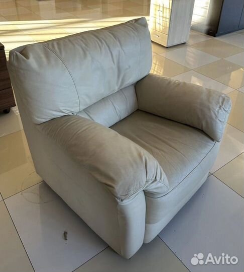 Кожанное кресло IKEA