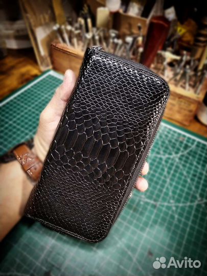 Клатч черный питон