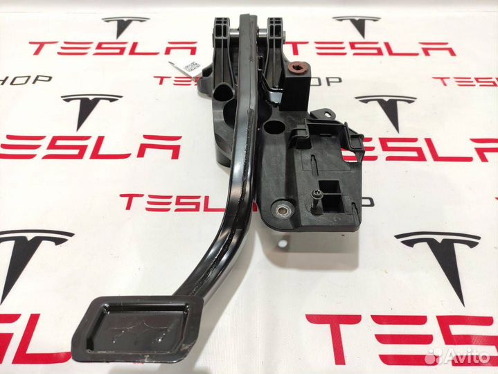 Педаль тормоза Tesla Model Y 2021 1118869101B