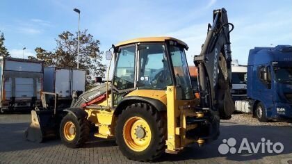 Стекло дверное верхнее левое на Volvo BL61 2003г