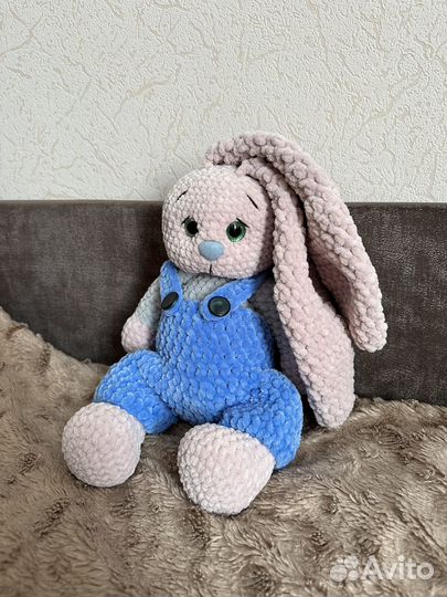 Заяц из плюшевой пряжи