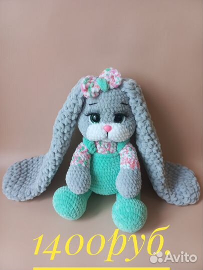 Вязаная плюшевая зайка ручной работы