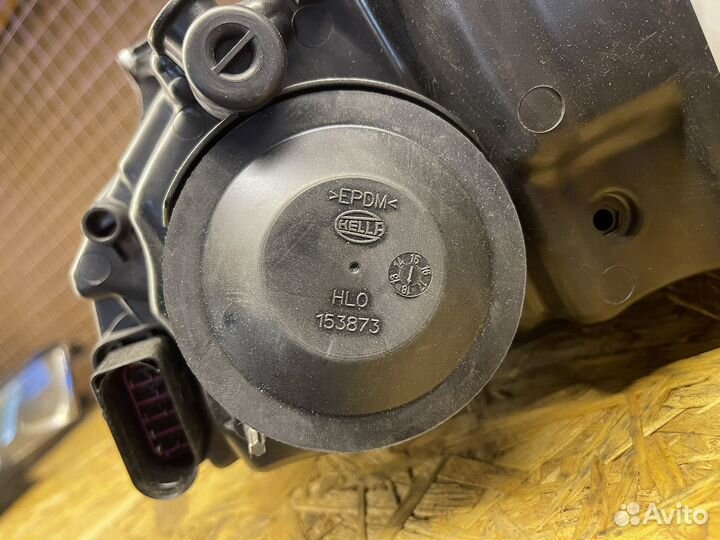 Фара Hella правая Volkswagen Polo