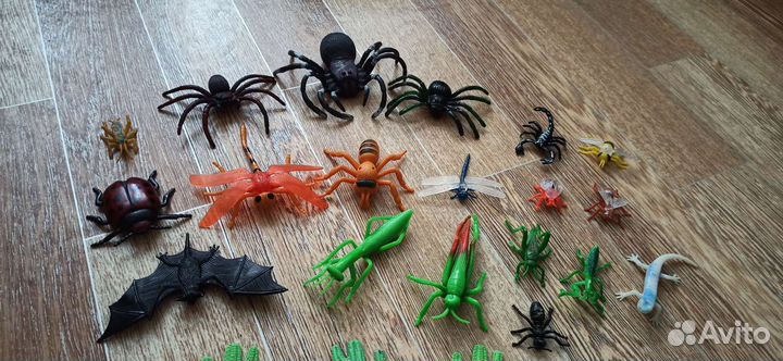Игрушечный набор насекомые / животные. 32шт. Б/у