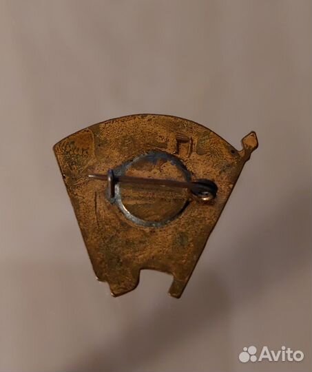 Значок ВЛКСМ 1940-1950 годов