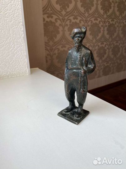 Бронзовая статуэтка