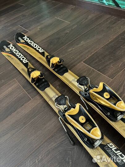 Горнолыжные ботинки и лыжи в комплекте