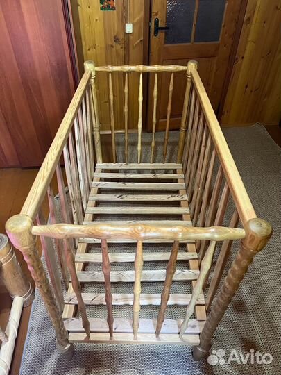 Детская кроватка из массива дуба и яблони