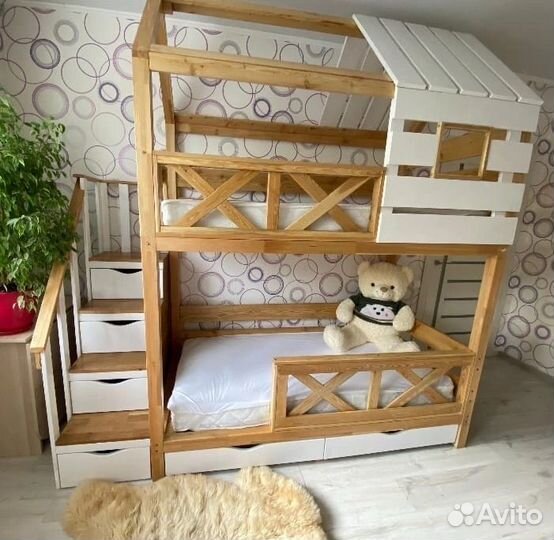 Кровать двухьярусная