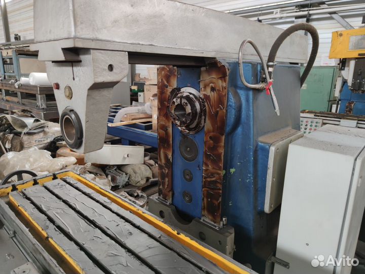 Консольно-фрезерный широкоуниверсальный станок мод