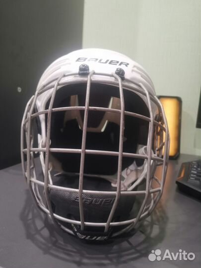 Хоккейный шлем