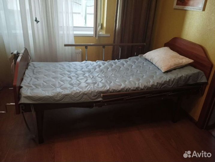 Кровать и противопролежневый матрас