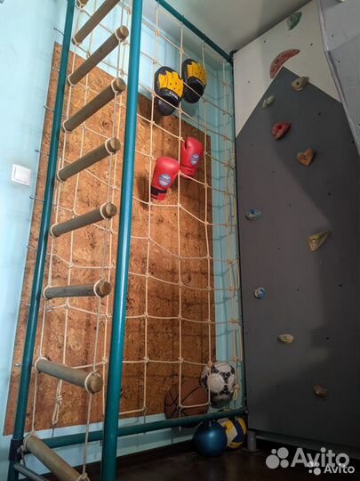 Детский спортивный уголок со скалолазным стендом
