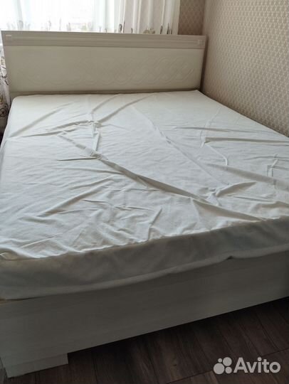 Кровать с матрасом