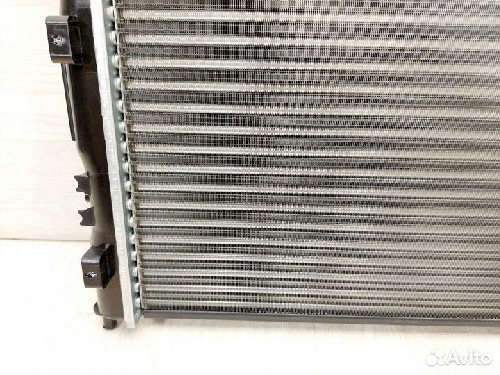 Радиатор охлаждения Chrysler Sebring 2,0-2,7