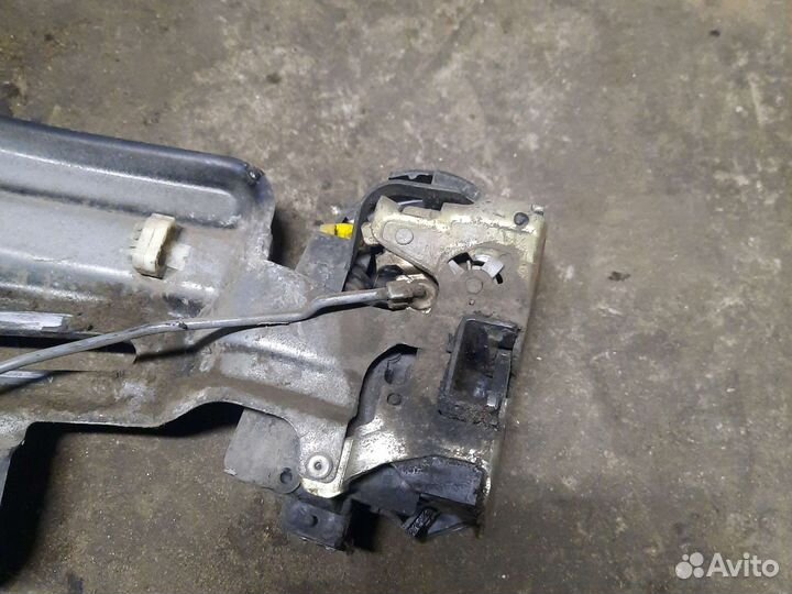 Передний правый замок двери Renault laguna 1