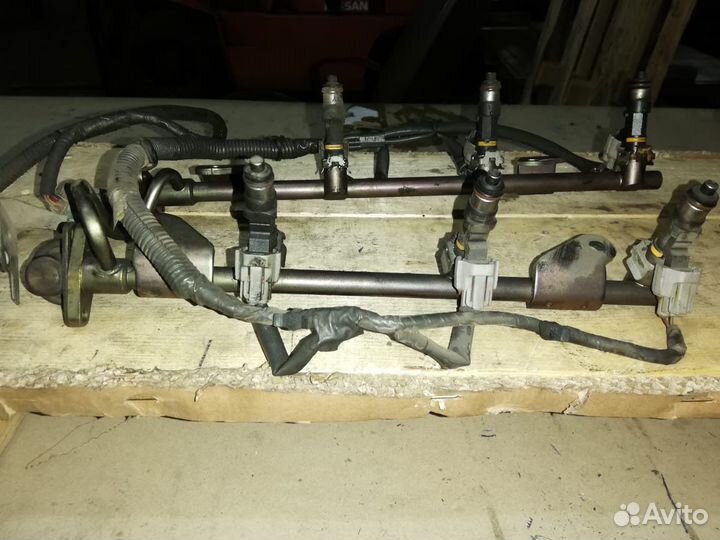 Топливная рейка с форсунками FX35