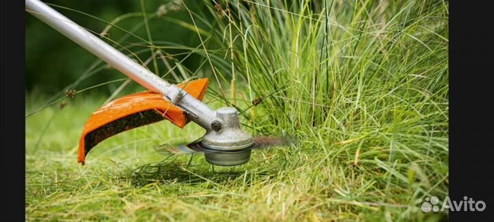 Покос травы триммером