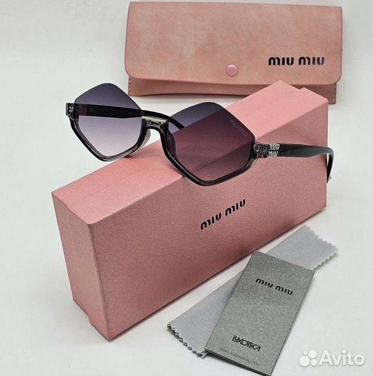 Солнцезащитные очки женские брендовые