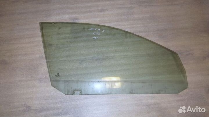 Стекло двери передней правой VW Jetta 5 2006