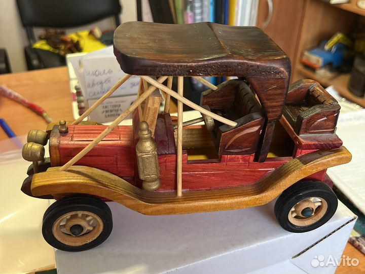 Деревянный автомобиль