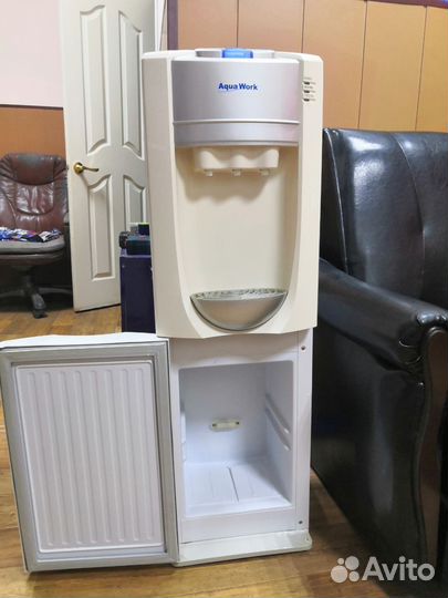 Кулер для воды с холодильником