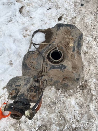 Бензобак топлвиный бак Passat b3 Volkswagen