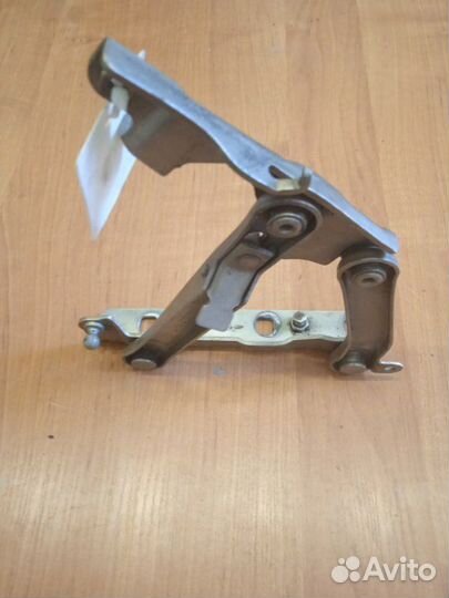 Петля капота правая Mercedes S-Class W220 3.2