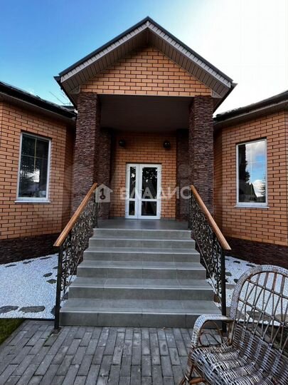 Дом 200 м² на участке 9,7 сот.