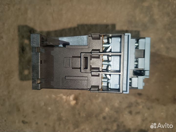 Контактор Siemens 3RT2027-1AP00